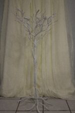 Metal tree candle holder