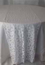 Runners Lance White w/Flowers